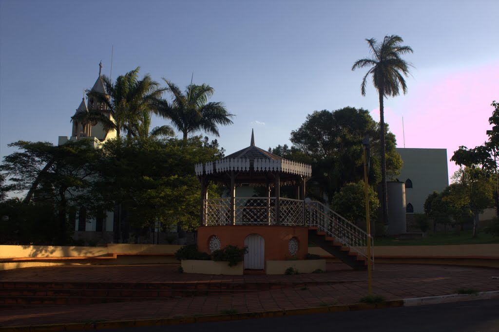 Coreto e Igreja Matriz by Wilson Alcaras