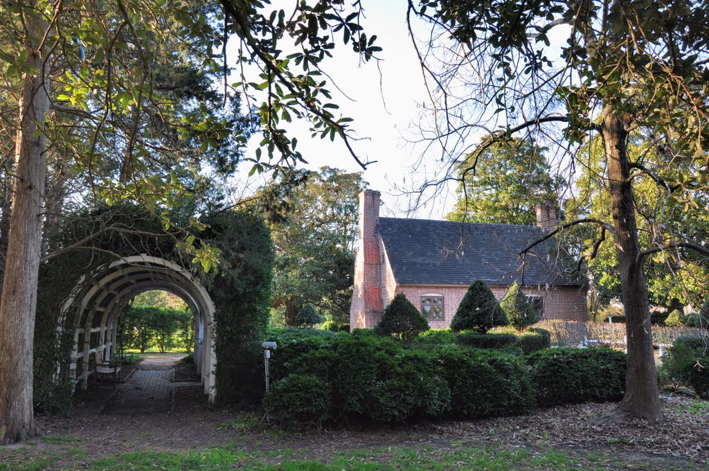 VIRGINIA: VIRGINIA BEACH: Adam Thoroughgood House (c. 1720), 1636 Parish Road formal garden by Douglas W. Reynolds, Jr.