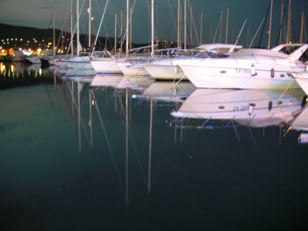 Le port by night by ygloux