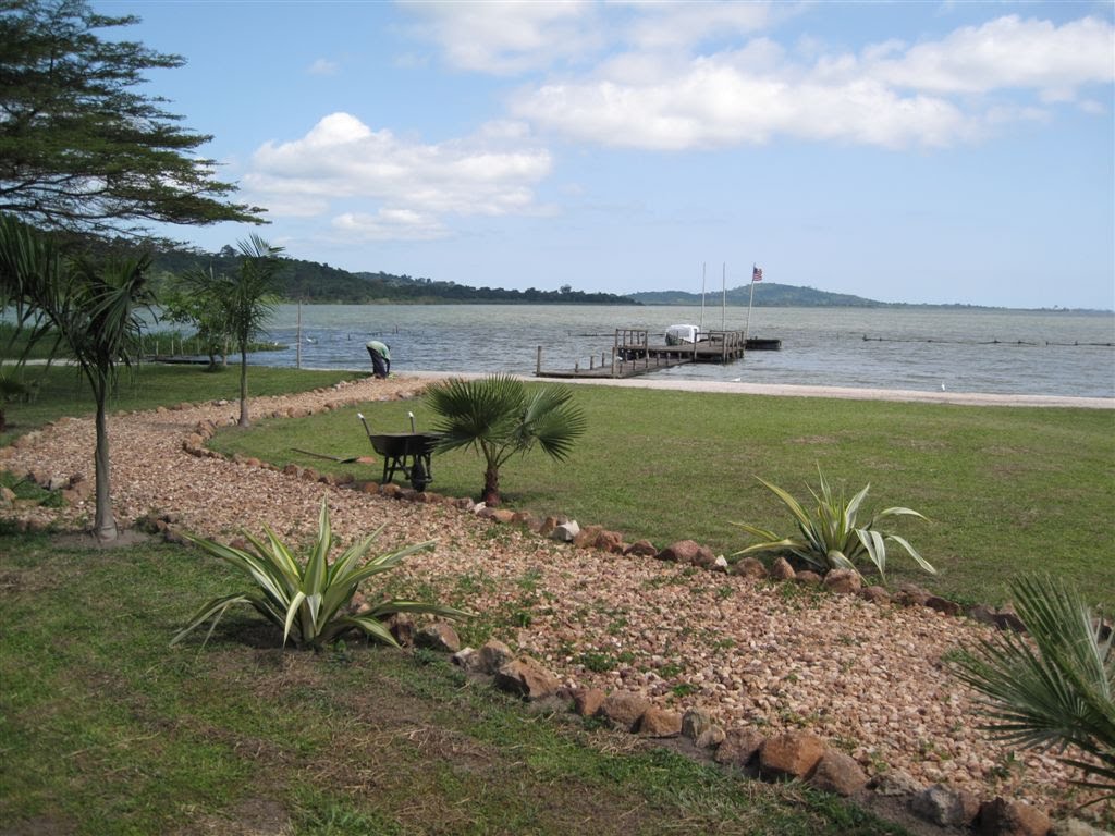 Lagoon Resort Hotel front garden and jetty on Lake Victoria by Pau1