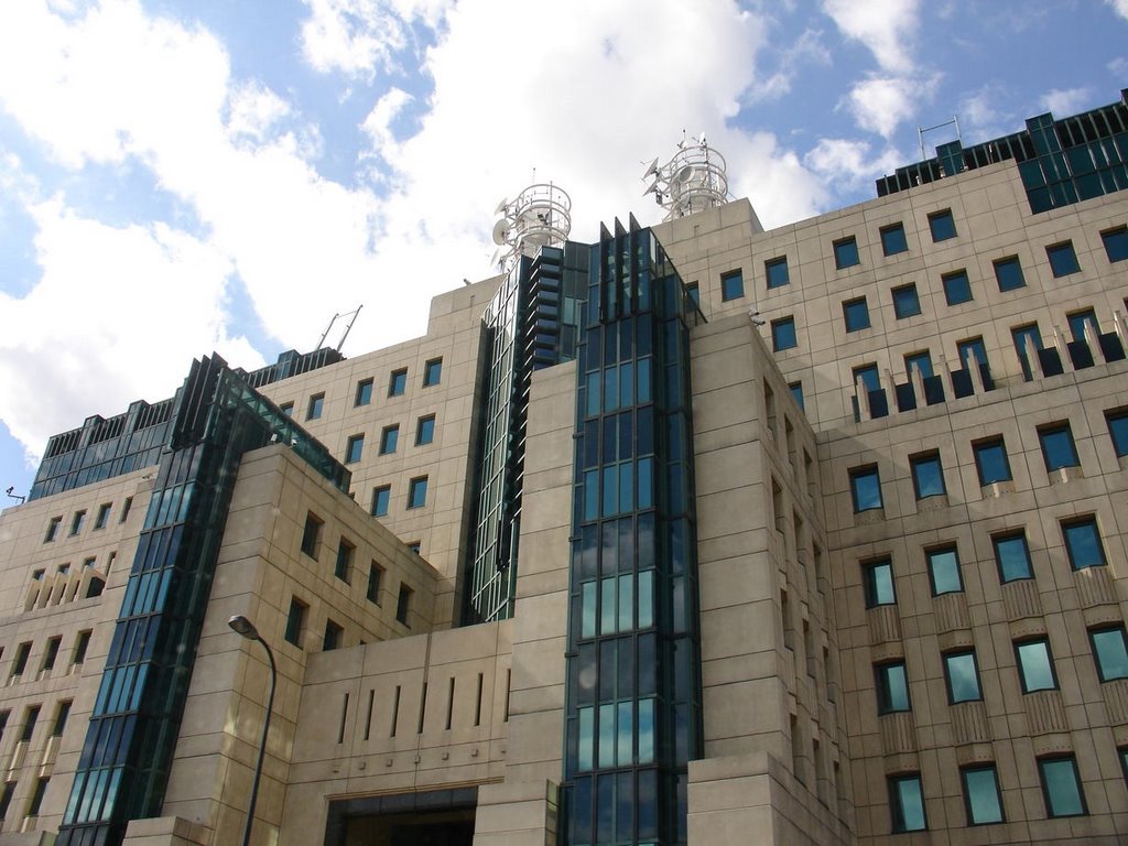 MI6 Building, August 2006 by niklas-bayrle.com