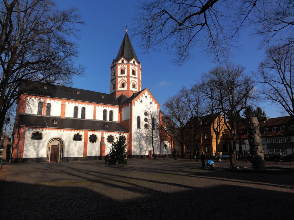 Basilika Gerresheim by Willi Prinz