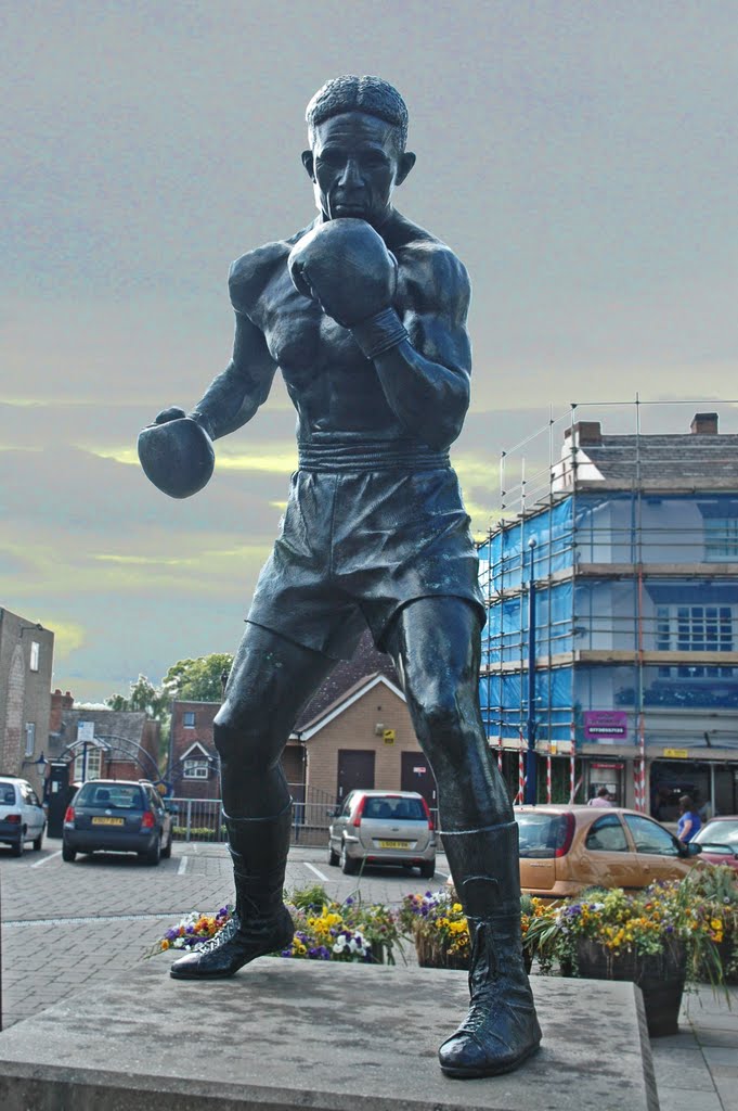 Statue of Randolph Turpin - former World Middleweight Champion - by Karl Payne by Bressons_Puddle