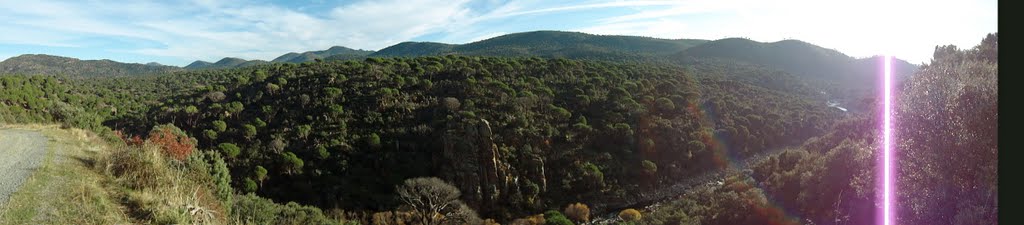 Panorámica del río Cofio a su llegada al embalse de San Juan o Cazaleguas. by angel.ecr