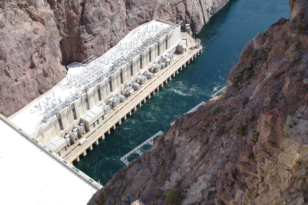 Hoover Dam Generating Station by bubbalink