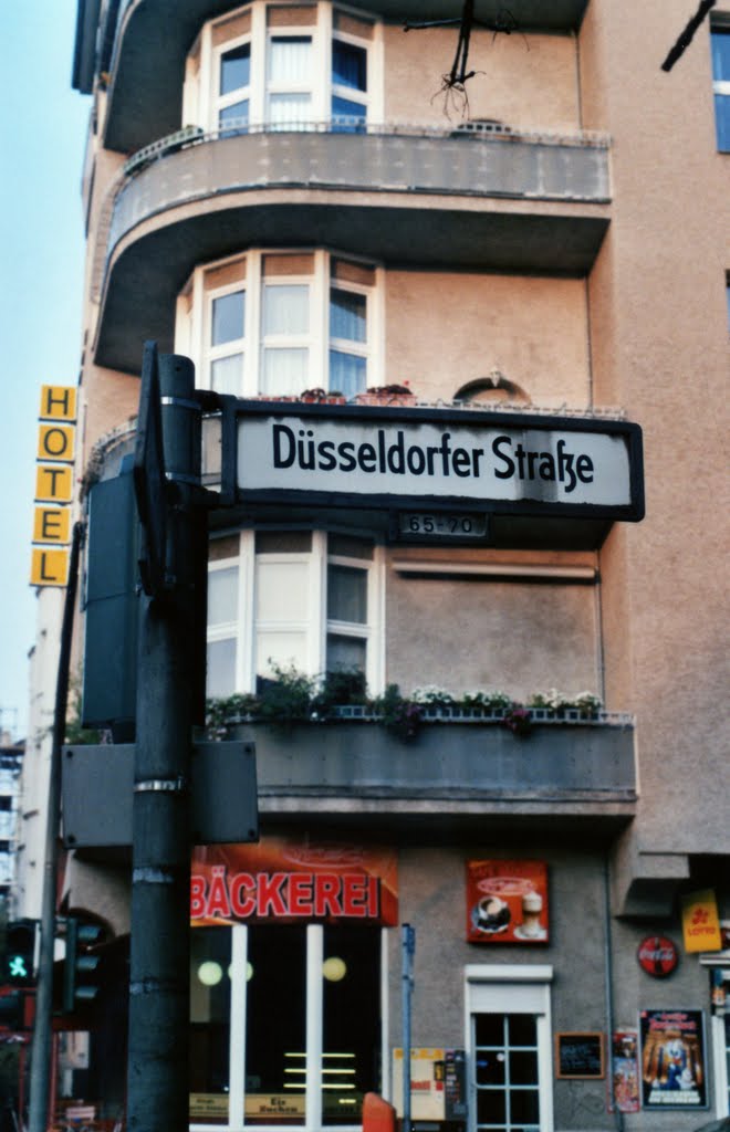 Düsseldorfer Ecke Emser by Sancho Pansen