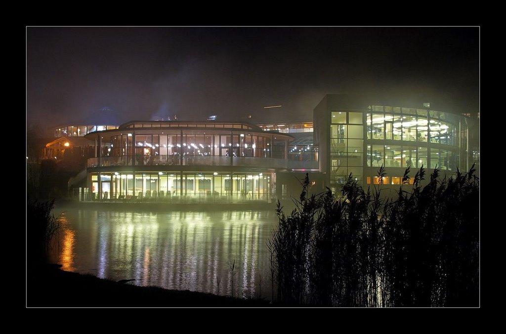 Schaffel Bad - Therme Loipersdorf - nightview (12/2007) by AustrianAviationArt