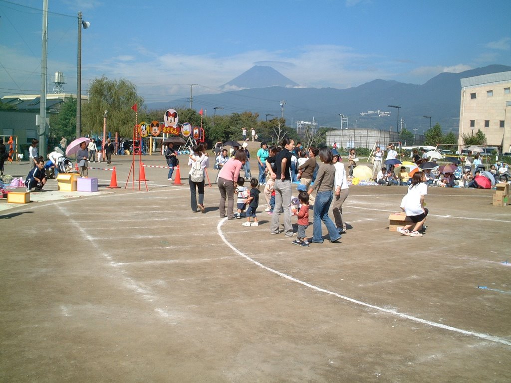 2005.10.15 原小学校からの富士山 Mt.Fuji from Hara Elementary School by 大塚スバル