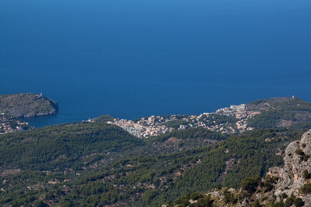 Port de Soller from L'Ofre 2011-10-11 by wambam23