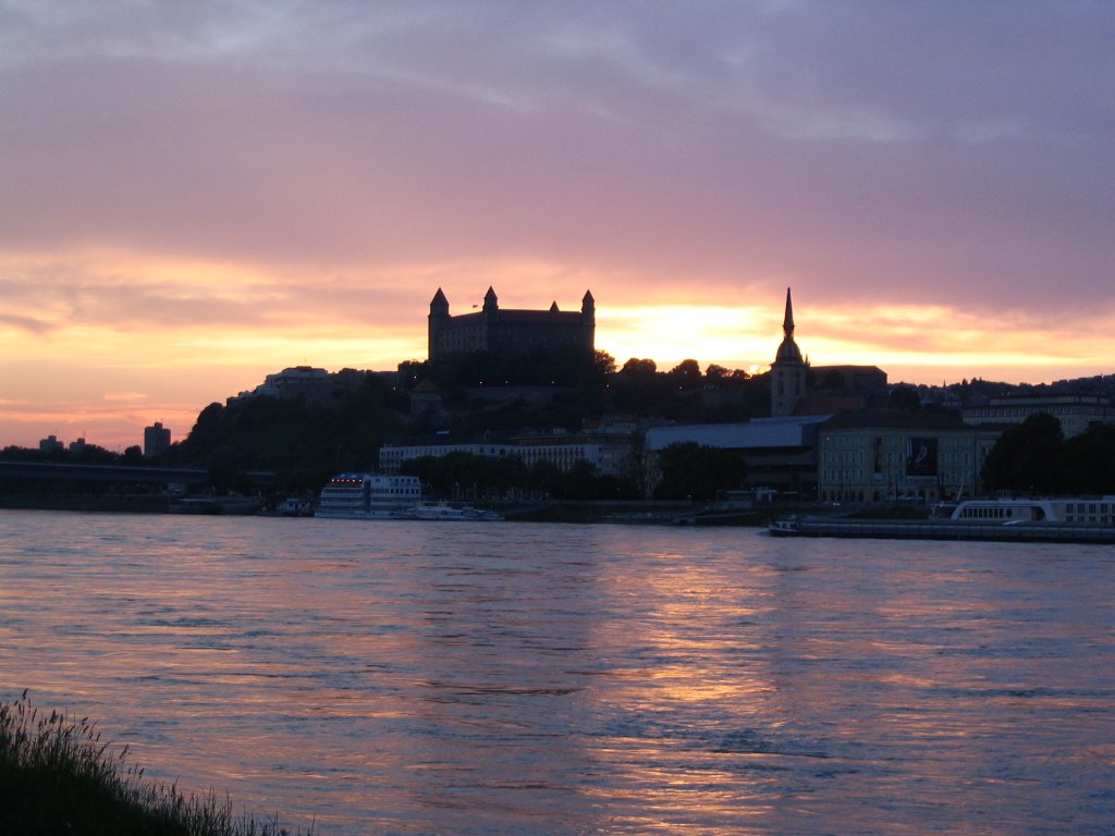 Bratislava Highlights - castle, dom and river by daniel stuller