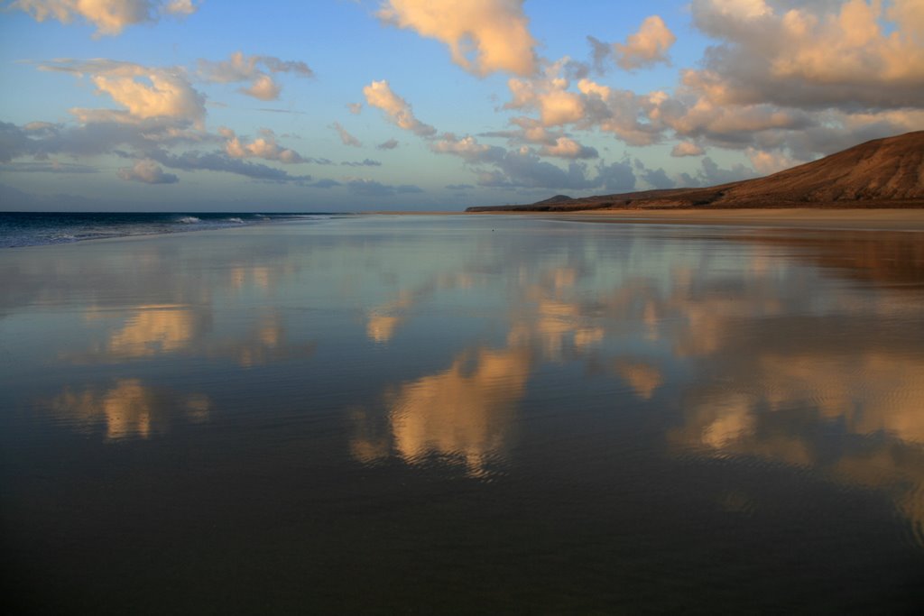 Reflejos al amanecer by carlos alcolea jimen…