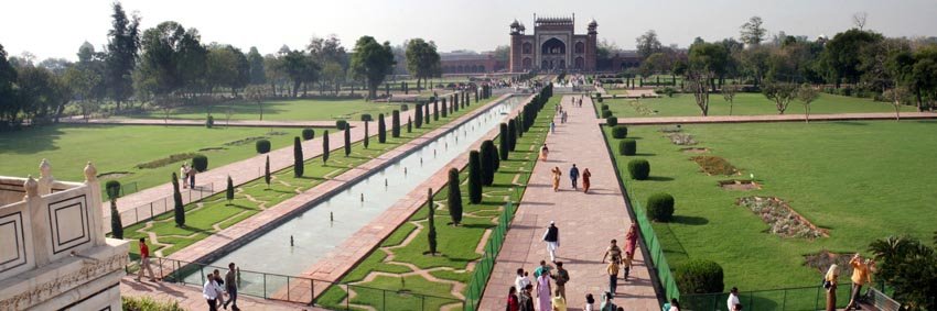 A Panorama of Taj Garden by mohandast