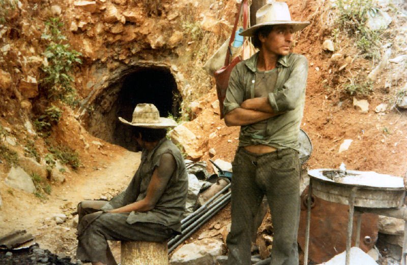 Small mercury mine in Maravillas 1980 by E667