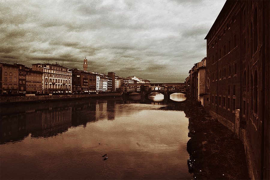 Ponte Vecchio over river Arno, Florence by www.fiskum.org