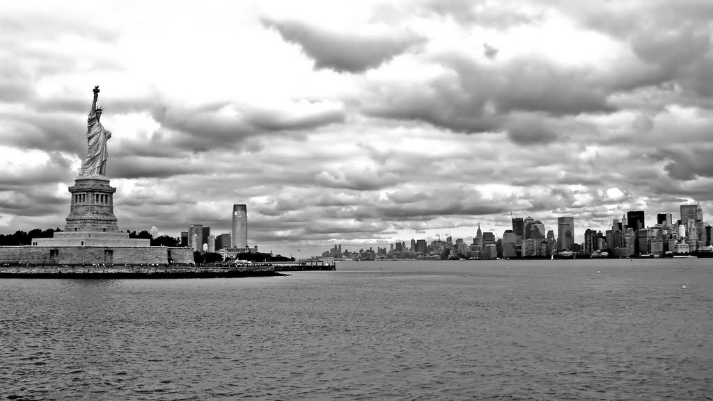 NEW YORK/Statue of Liberty in B/W. by THANOS.