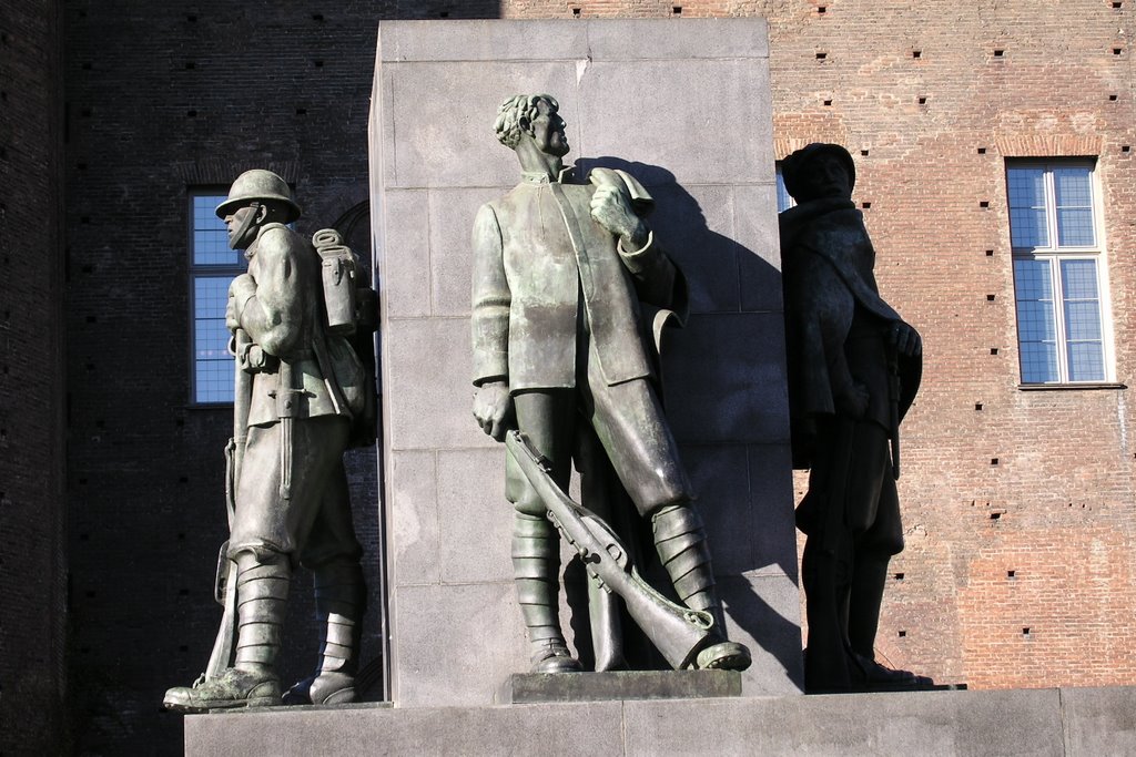 SOLDIER STATUES OF PALAZZO MADAMA by piero belforte