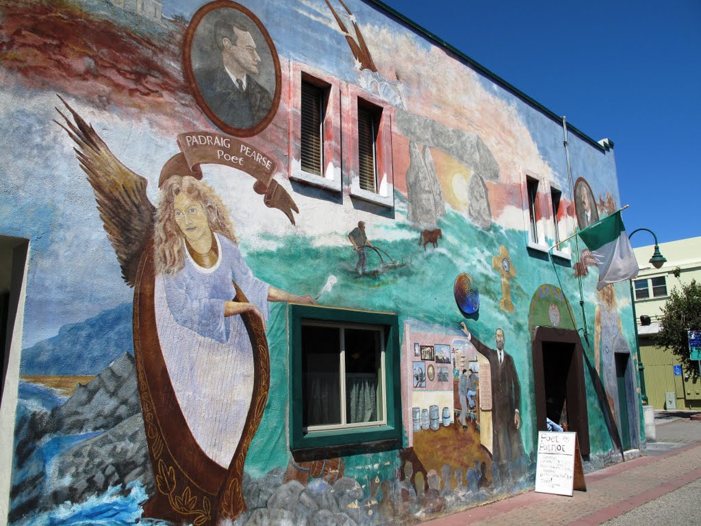 Poet & Patriot Irish Pub facade by Seezunge