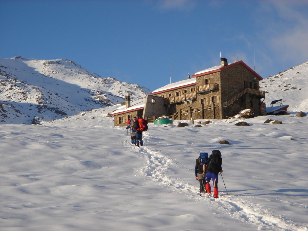 Approaching the Refugio Poqueira in winter by Spanish Highs Mountain Guides