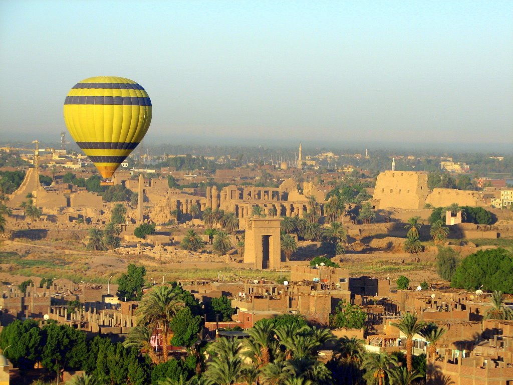 Karnak temple from baloon (Thiago) by slo_thiago