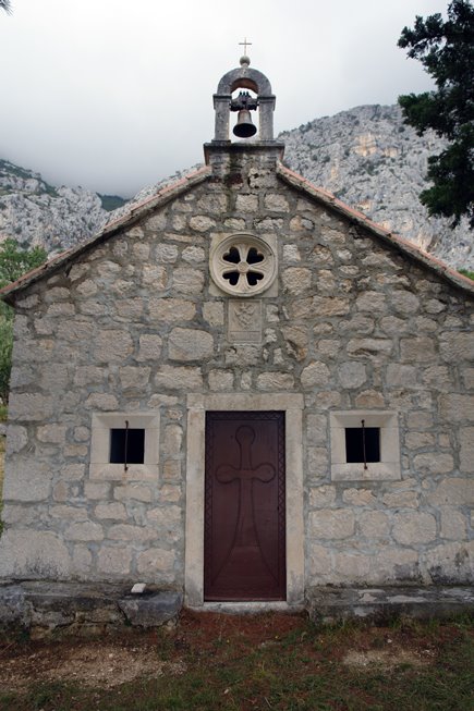 In front of the chapel "Sveti Mihovil" (hamlet Podpeć, Gornji Tučepi) by Telemar-king