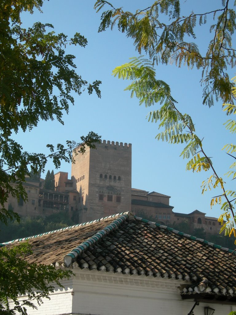 Torre de Comares desde la Cuesta del Chapiz by Chemasanco