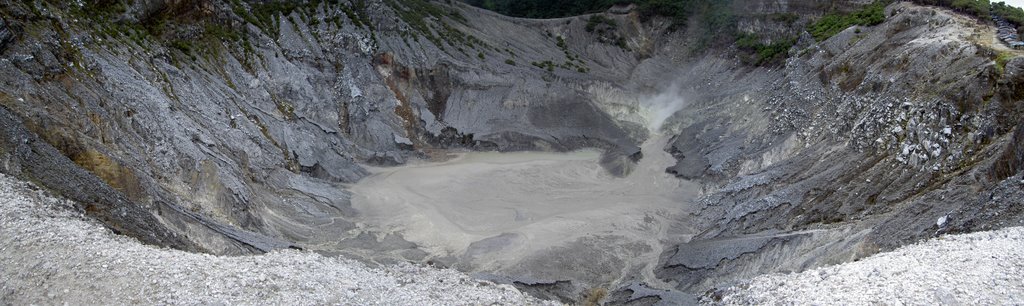 Tangkuban Parahu by benvanloozenoord