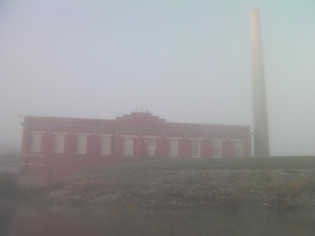 Foggy Pump House by dallasangler