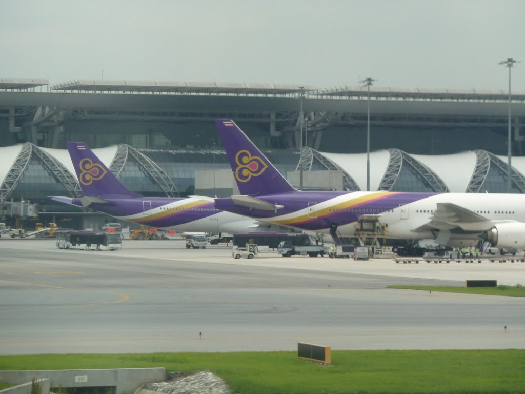 Suvarnabhumi Airport, Bangkok by Jürgen Weighardt