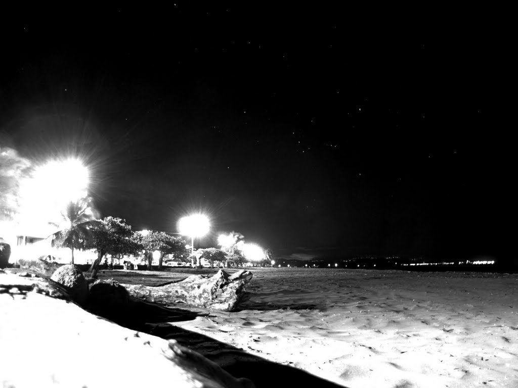 De día o de noche..en la playa se disfruta by Andrés Berrocal Soto