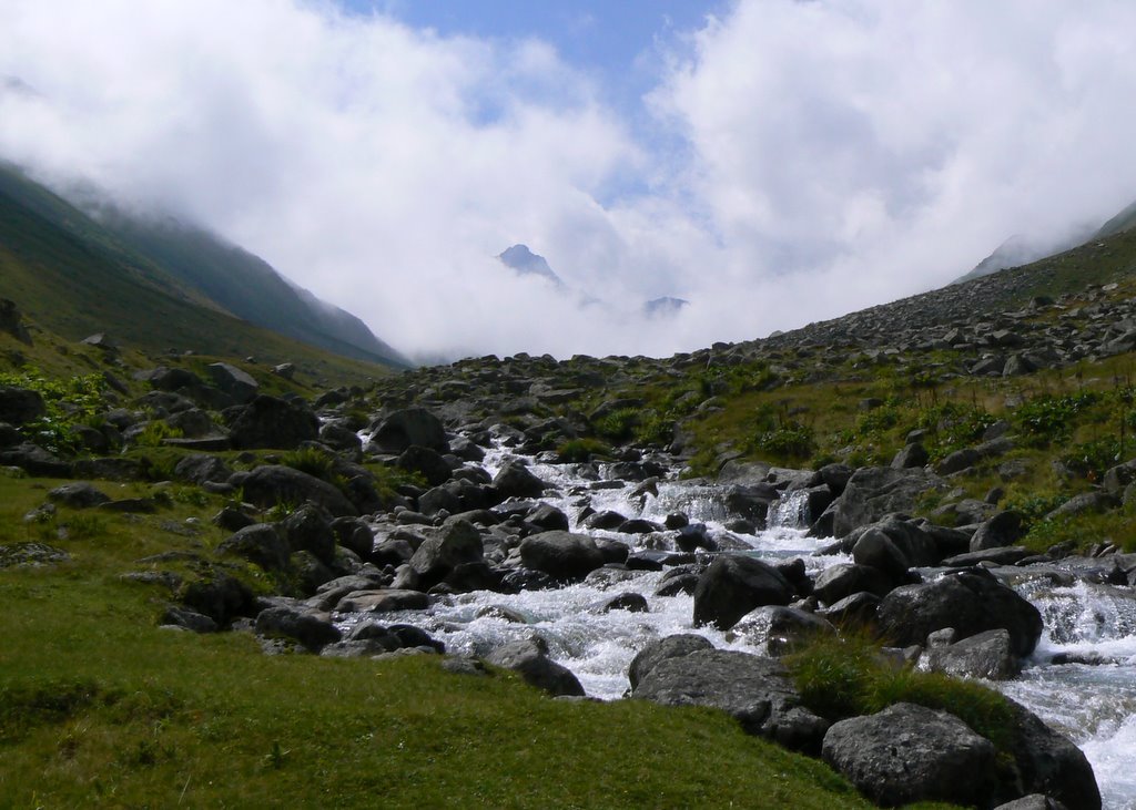 Yukarı Kavrun Yaylasi by Caner Cangul