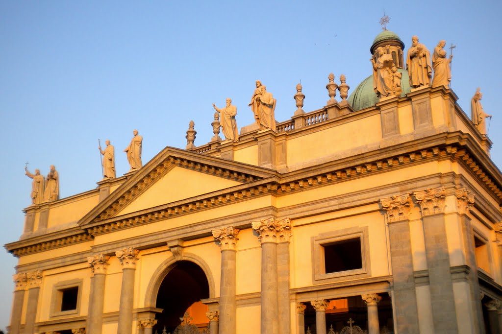 Facciata del Duomo di Vercelli dopo il restauro by ValLus