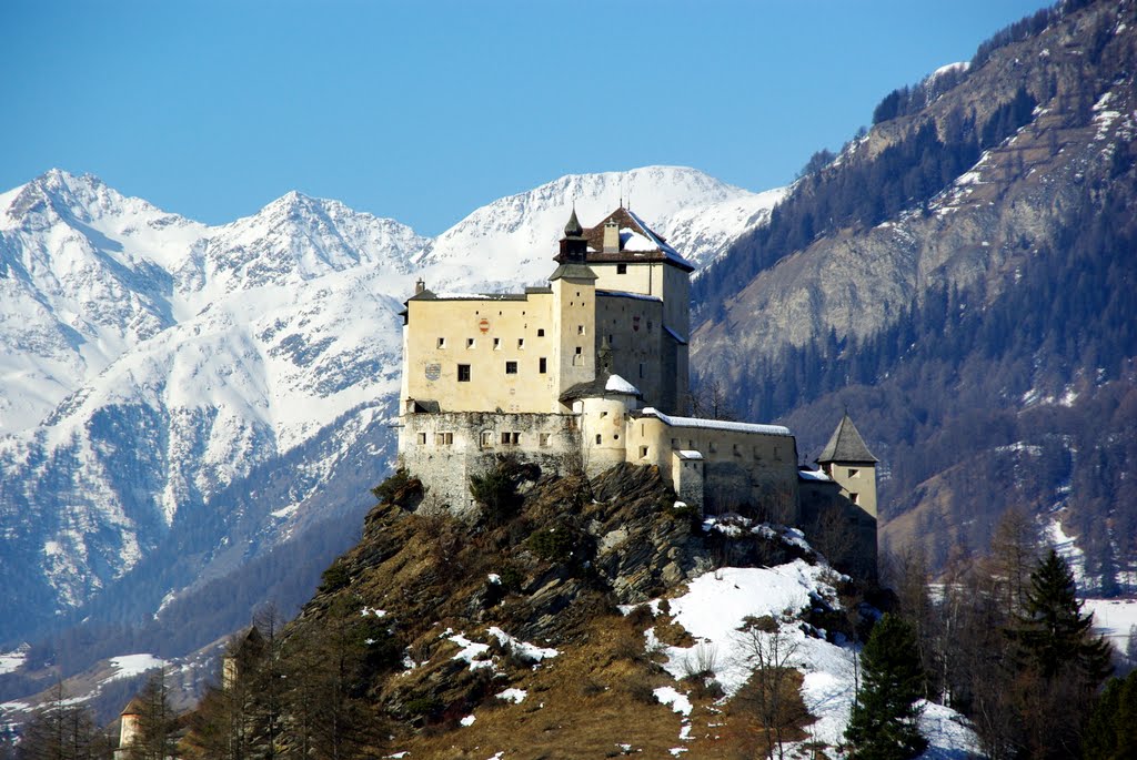 Burg Tarasp by Volker Giraud