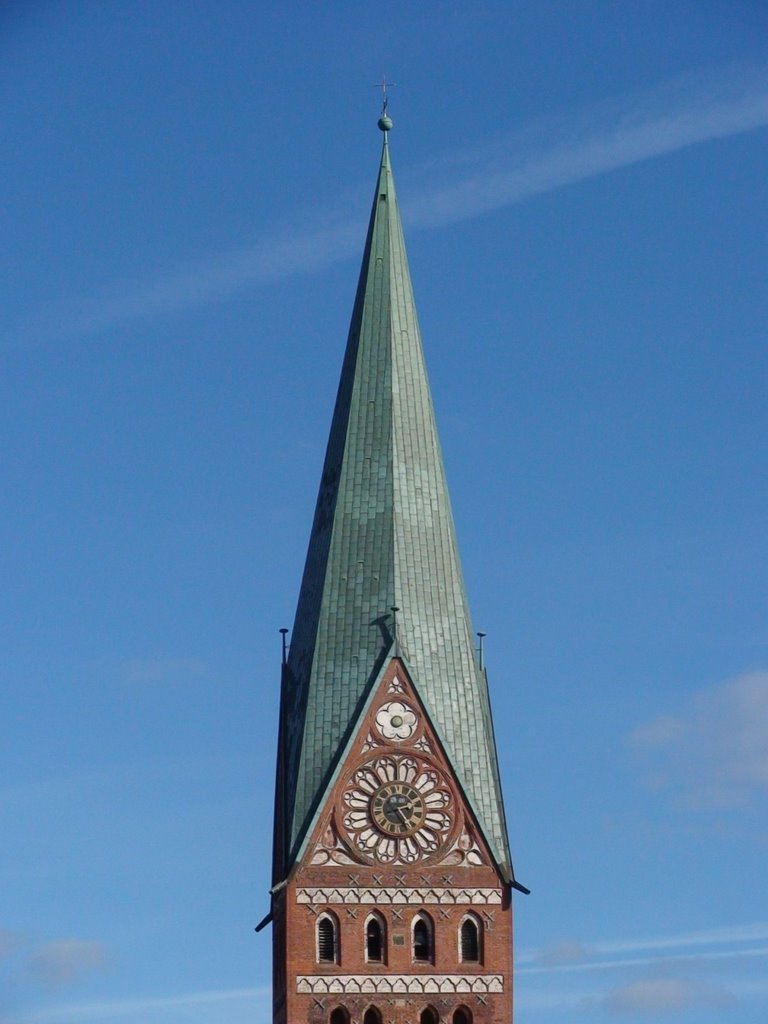 Turm der St. Johannis Kirche am Sande by Peer Spektiv