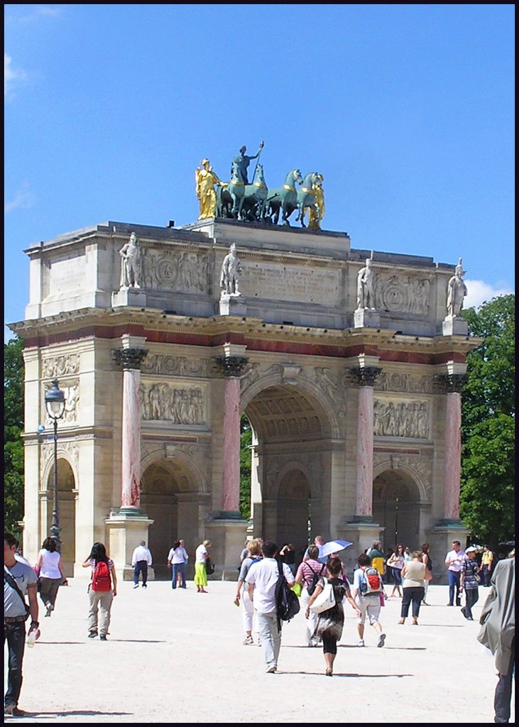 Arch at Place Du Carrousel near the Louvre by Madidi