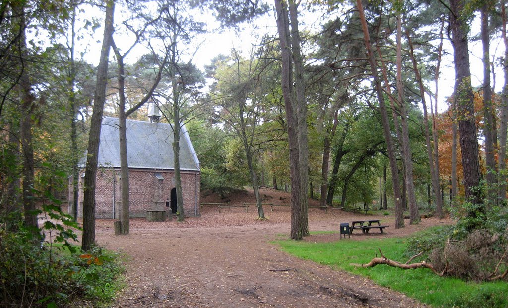 Willibrorduskapel Geijsteren, Limburg, Nederland by Maarten Sepp