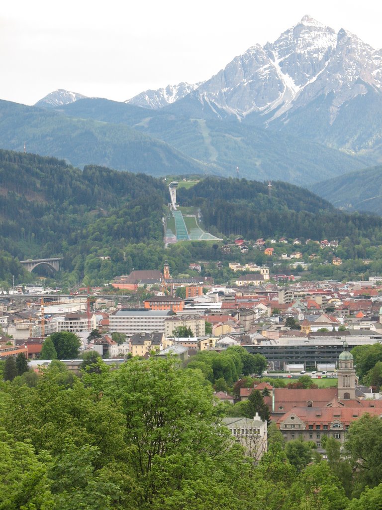 Ausblick von der Station Alpenzoo (Hungerburgbahn) by benyio