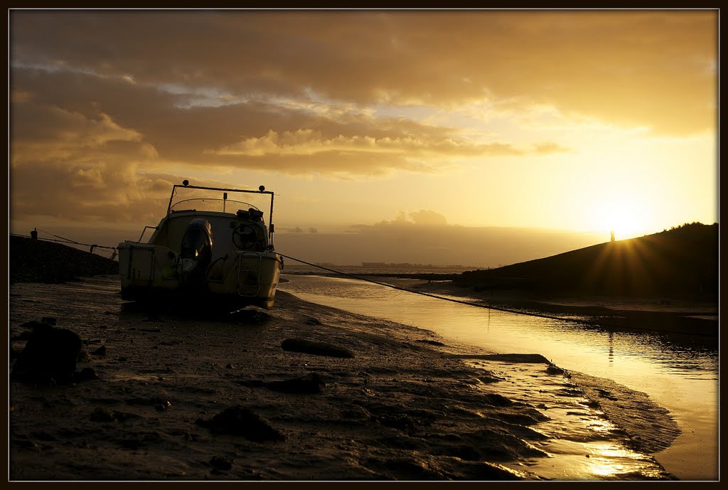 Waiting for the water by Ria Overbeeke