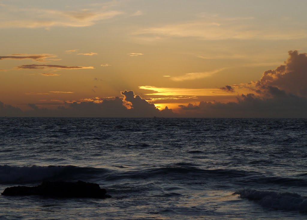 Punta Cancún. by Antonio Cristerna