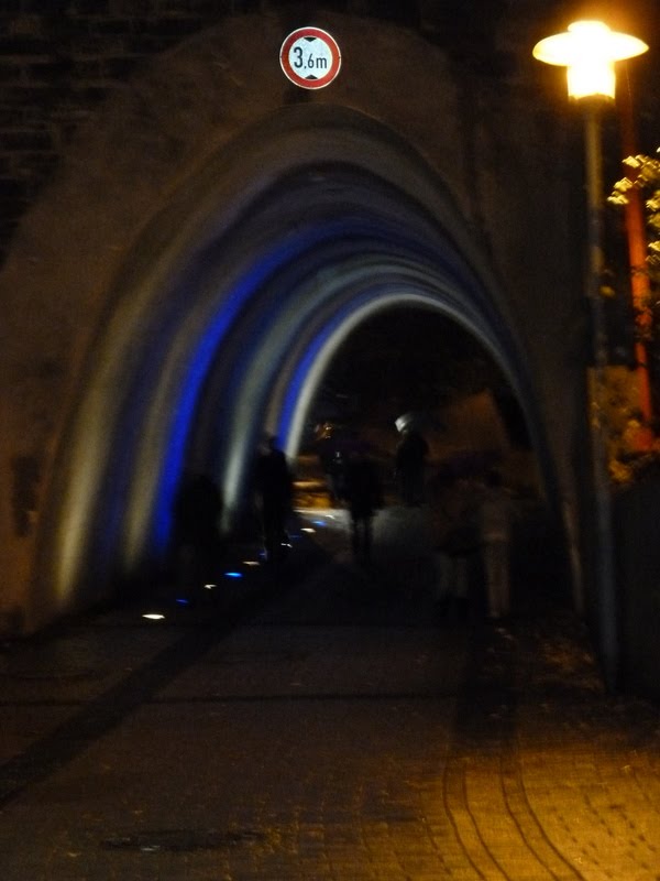 Fußgängertunnel am Bahnhof Mettmann-Zentrum bei Nacht by Ralf Houven