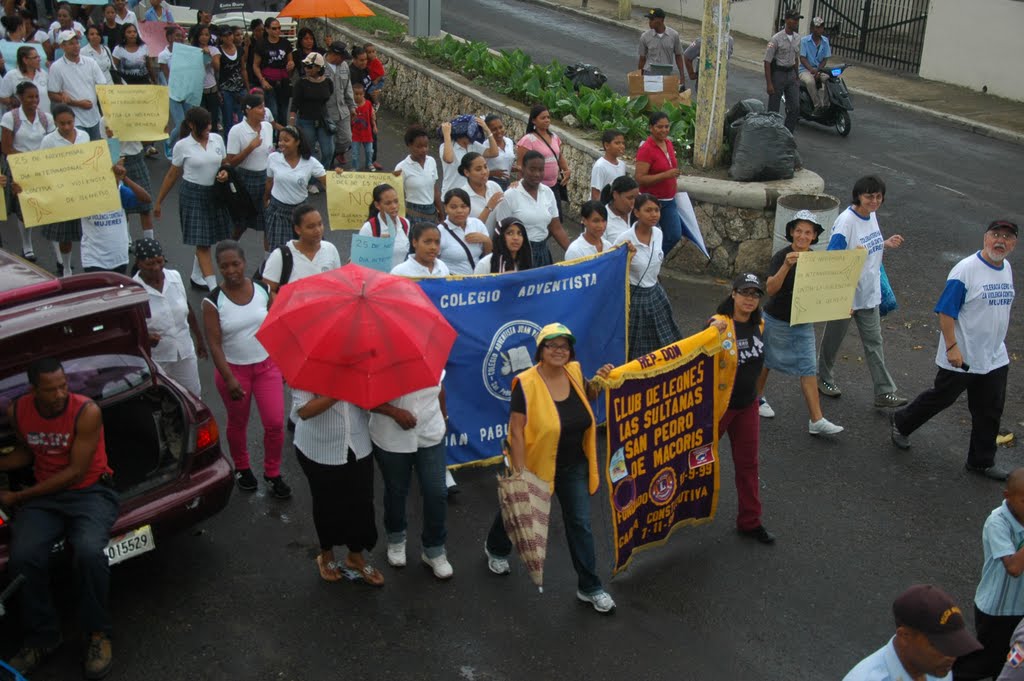 Marcha en Contra de la Violencia contra la mujer by Jose del Carmen Velo…