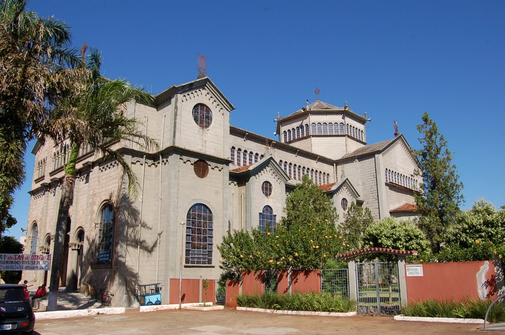 Catedral de Ibiporã by Roberto Luiz Todeschini