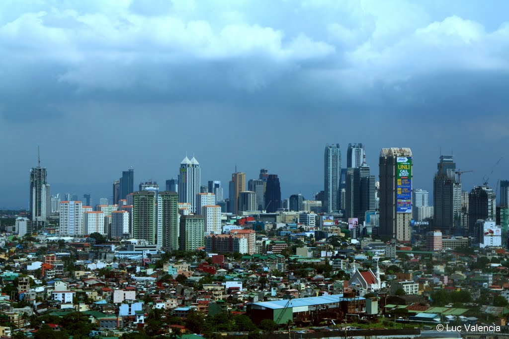 Ortigas skyline as seen from Makati (Philippines) by Luc Valencia