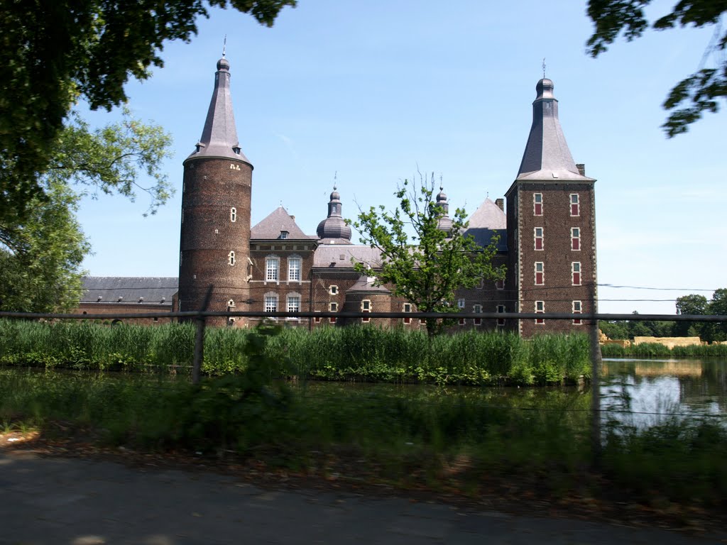 Kasteel Schaloen, Valkenburg by Fanata