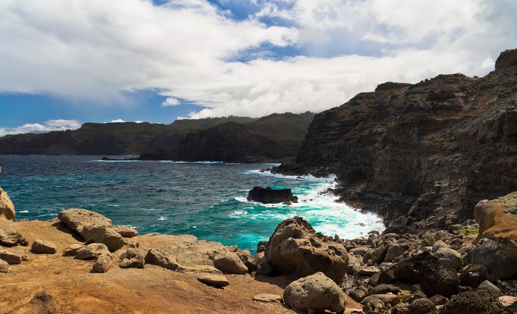 Poelua Bay, Maui, Hawaii by Thorsten Kuttig