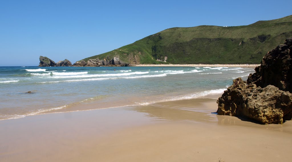 SIN OLVIDAR. . .    . Playa de Torimbia - Concejo de Llanes. Vista de su acceso peatonal desde Niembro- Asturias by EDUARDO ARRIZABALAGA