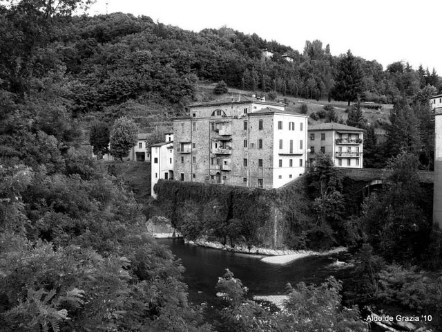 Garfagnana - Castelnuovo - Confluenza Torrente Turrite e Fiume Serchio by Aldo de Grazia