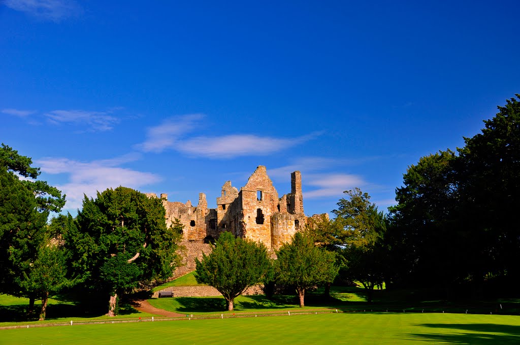 A look at Dirleton Castle by pi bi