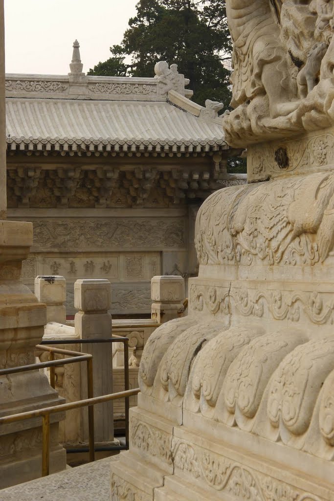 清净化城塔 乾隆四十七年 南侧石坊“妙谛真空”及须弥座 Southern archway gate, Pagoda of the Pure Phantom City (1782) by rhizome Lance