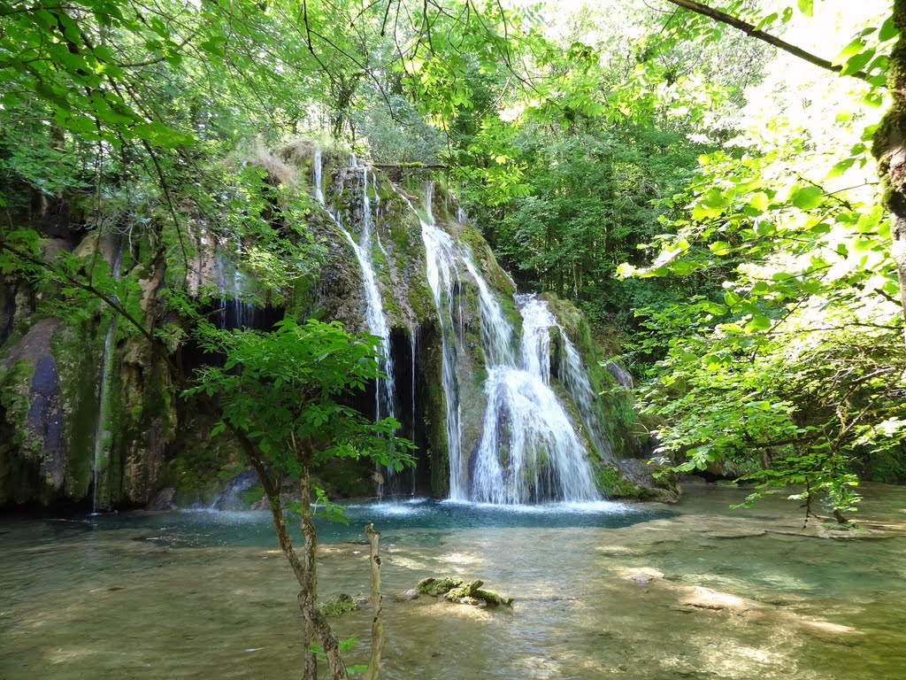 Cascade des Tufs, Jura by voyageurdumonde