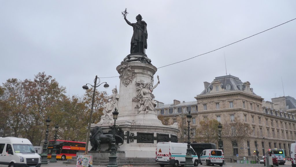 Statue sur la place de la République. Paris, França. by Francisco Edson Mendonça Gomes